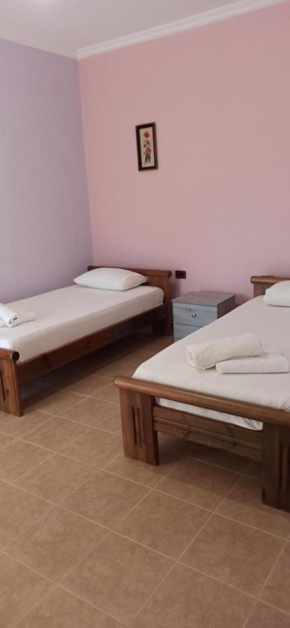 Villa Family Bitri Piqeras Bagian luar foto