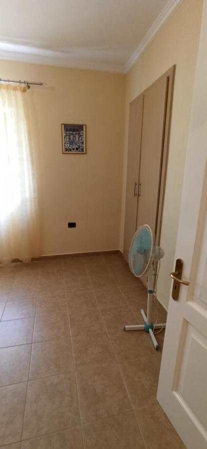 Villa Family Bitri Piqeras Bagian luar foto