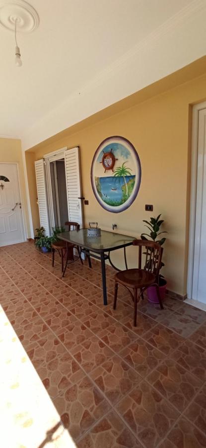 Villa Family Bitri Piqeras Bagian luar foto