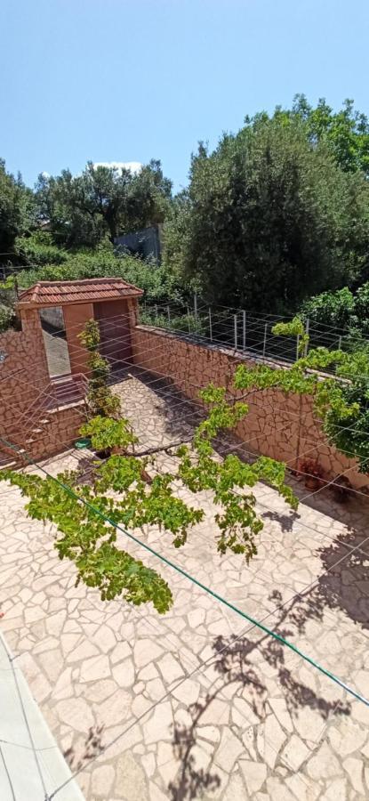 Villa Family Bitri Piqeras Bagian luar foto