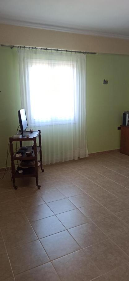 Villa Family Bitri Piqeras Bagian luar foto